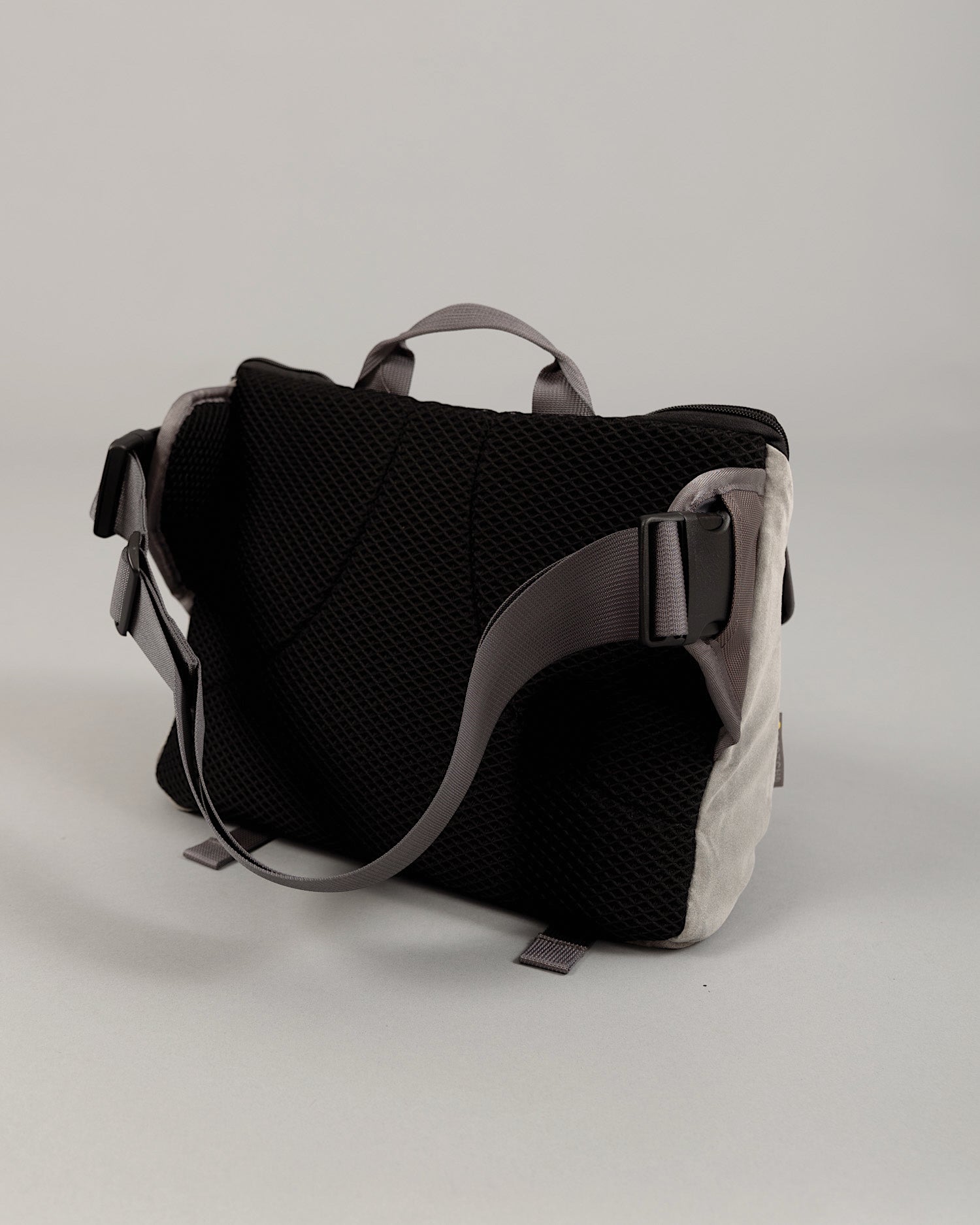 バッグ multee project x DSPTCH Shoulder Bag multee)project x DSPTCH Shoulder Bag | Greyscale